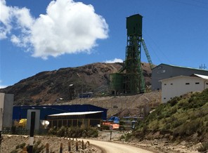 Castillo y casa de winche en superficie